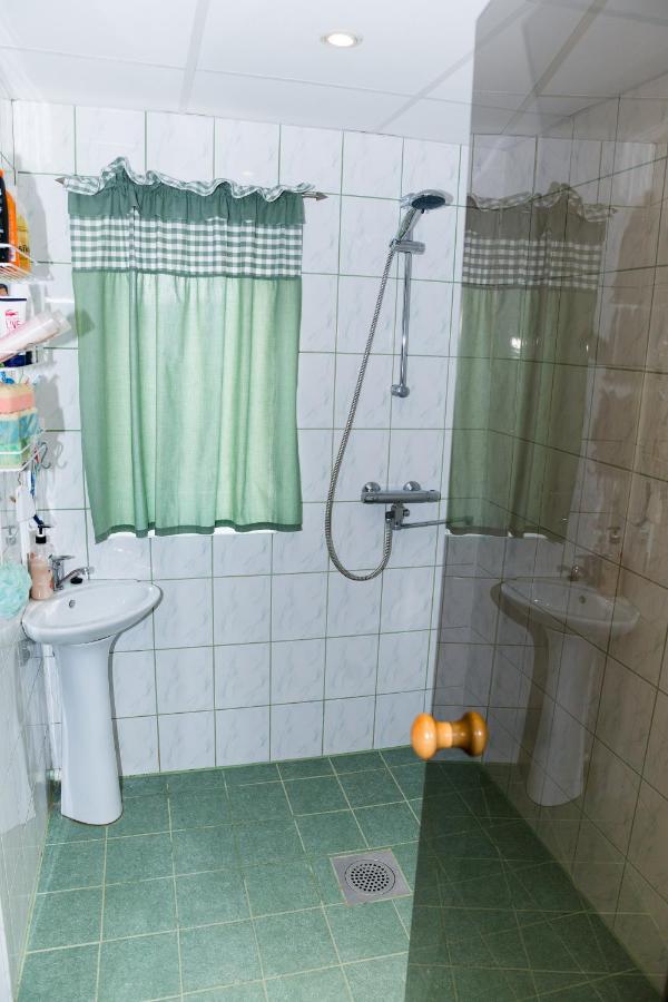 Mere Kodumajutus Kärdla Exterior foto